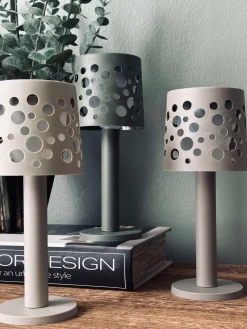 VIAMAJA Bordlampe med solceller - Army Online