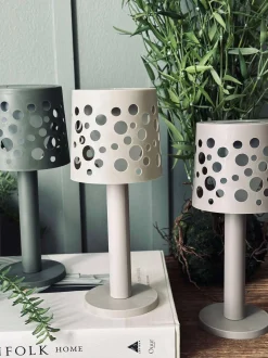 VIAMAJA Bordlampe med solceller - Mørk beige Discount