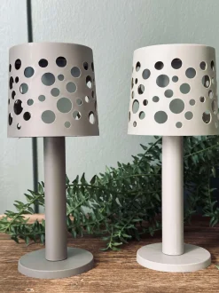 VIAMAJA Bordlampe med solceller - Lys beige