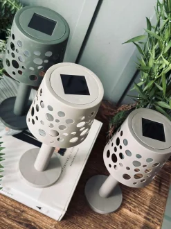 VIAMAJA Bordlampe med solceller - Lys beige