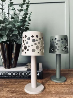 VIAMAJA Bordlampe med solceller - Lys beige