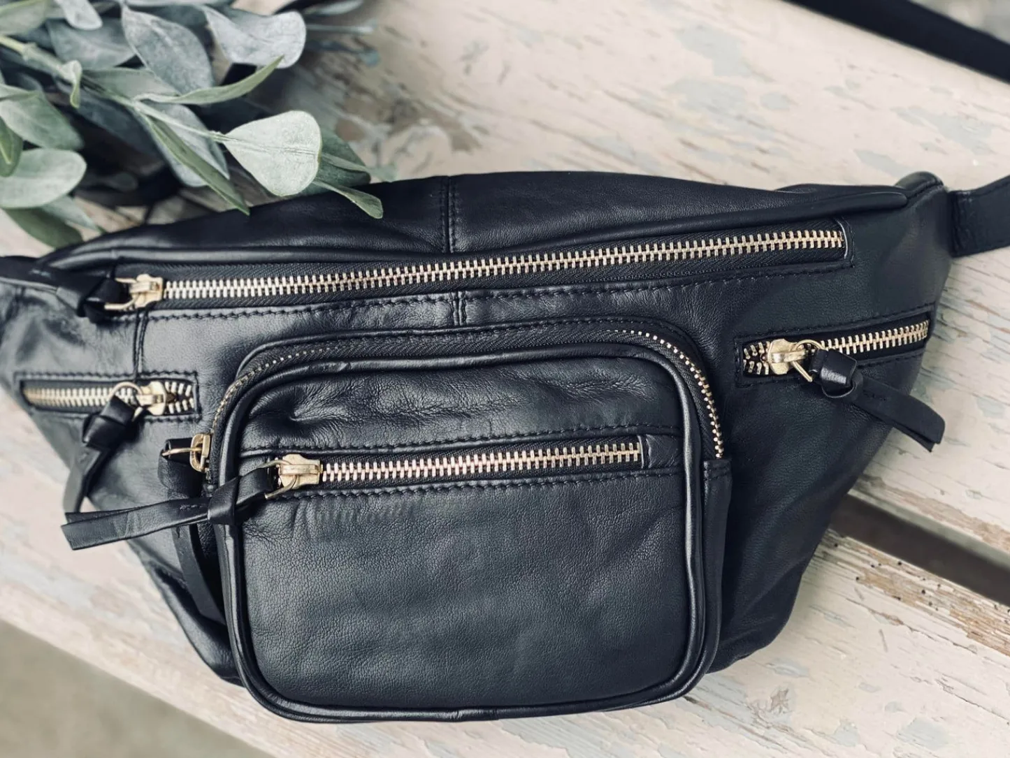 VIAMAJA Bumbag - VINTAGE Black / Gold Online
