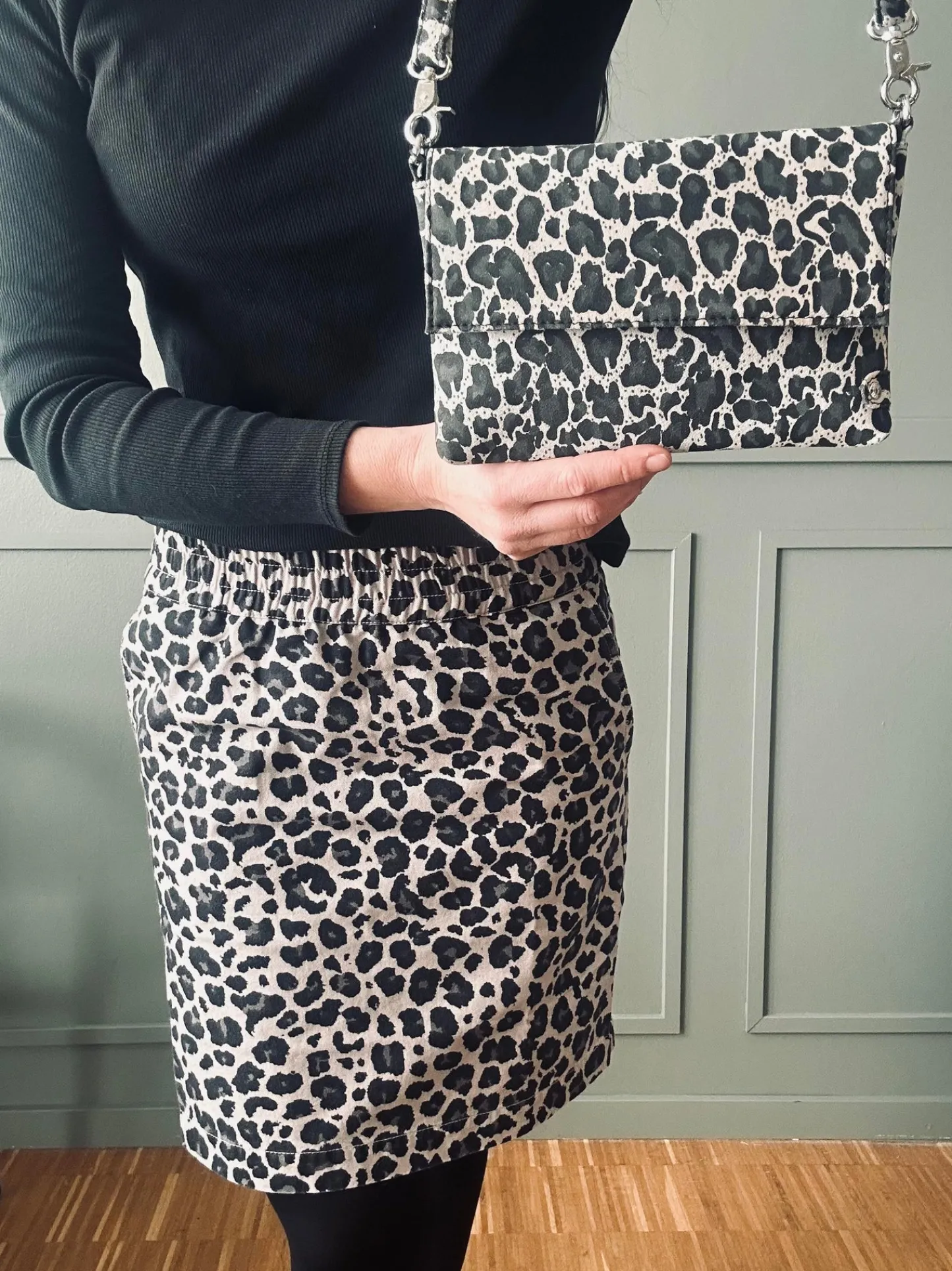 VIAMAJA Clutch Grey leopard leather Hot