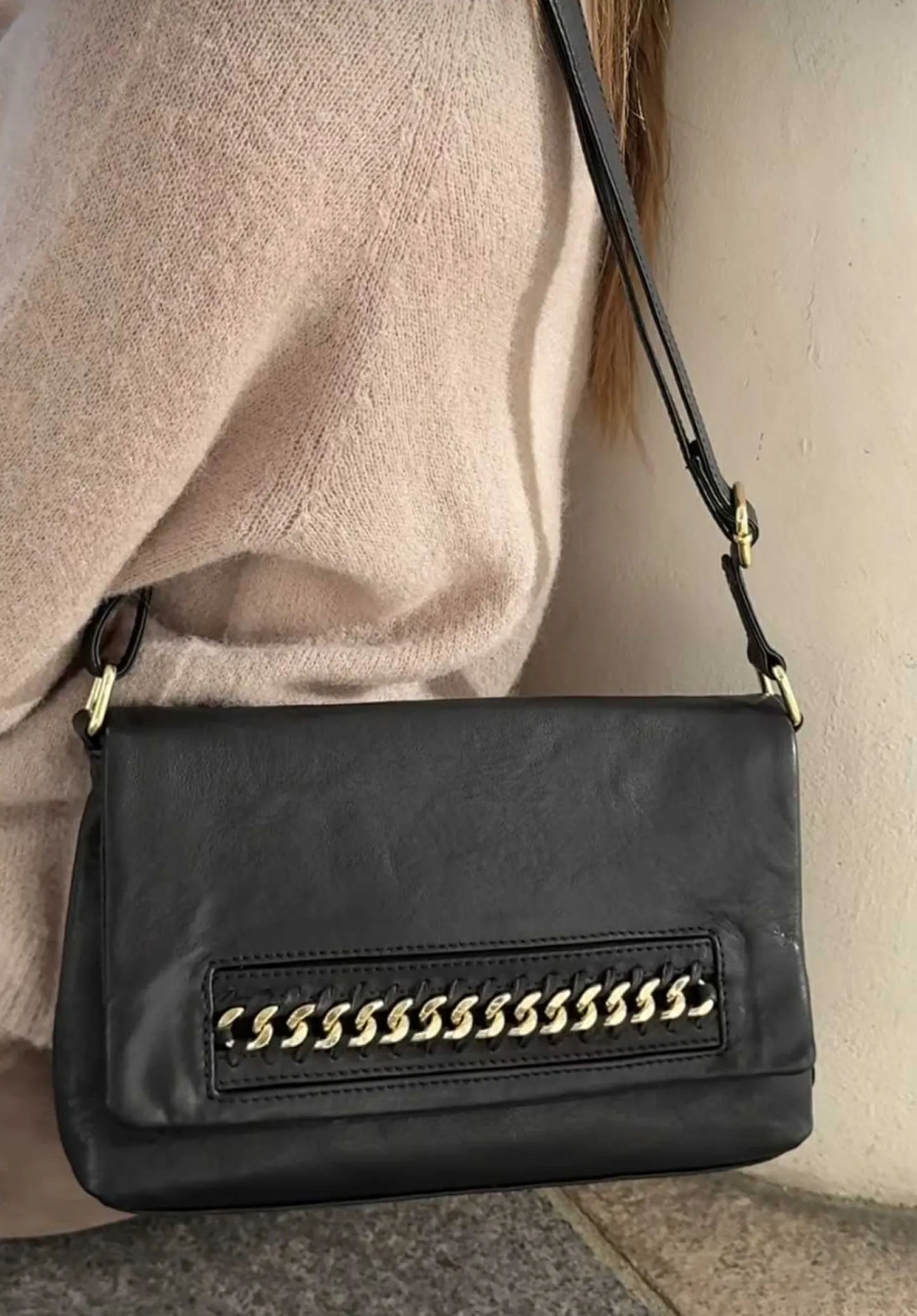 VIAMAJA Clutch med guldkæde - Big Hot