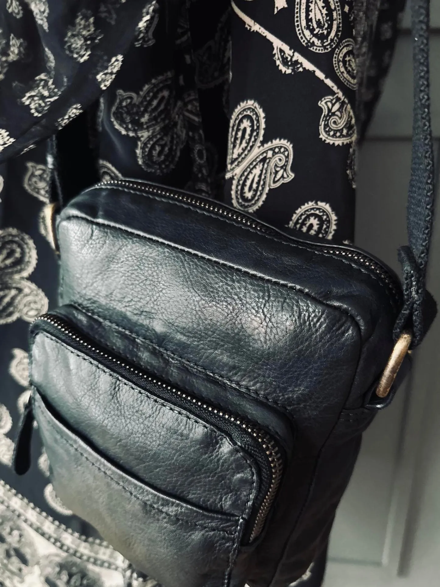VIAMAJA Crossbody Raw Boheme – Black unisex Sale