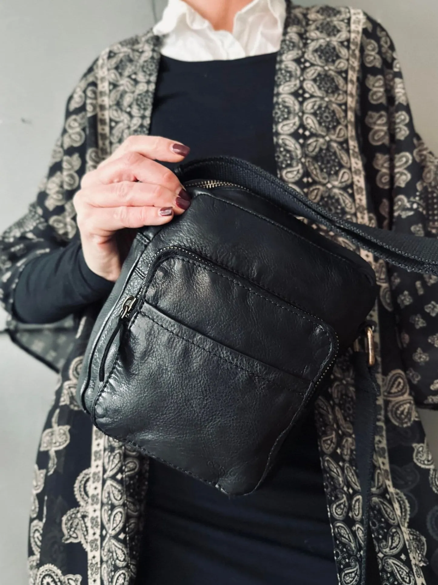 VIAMAJA Crossbody Raw Boheme – Black unisex Sale