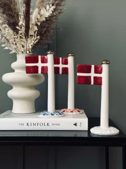 VIAMAJA Flag keramik – Dannebrog m. blå fod Best