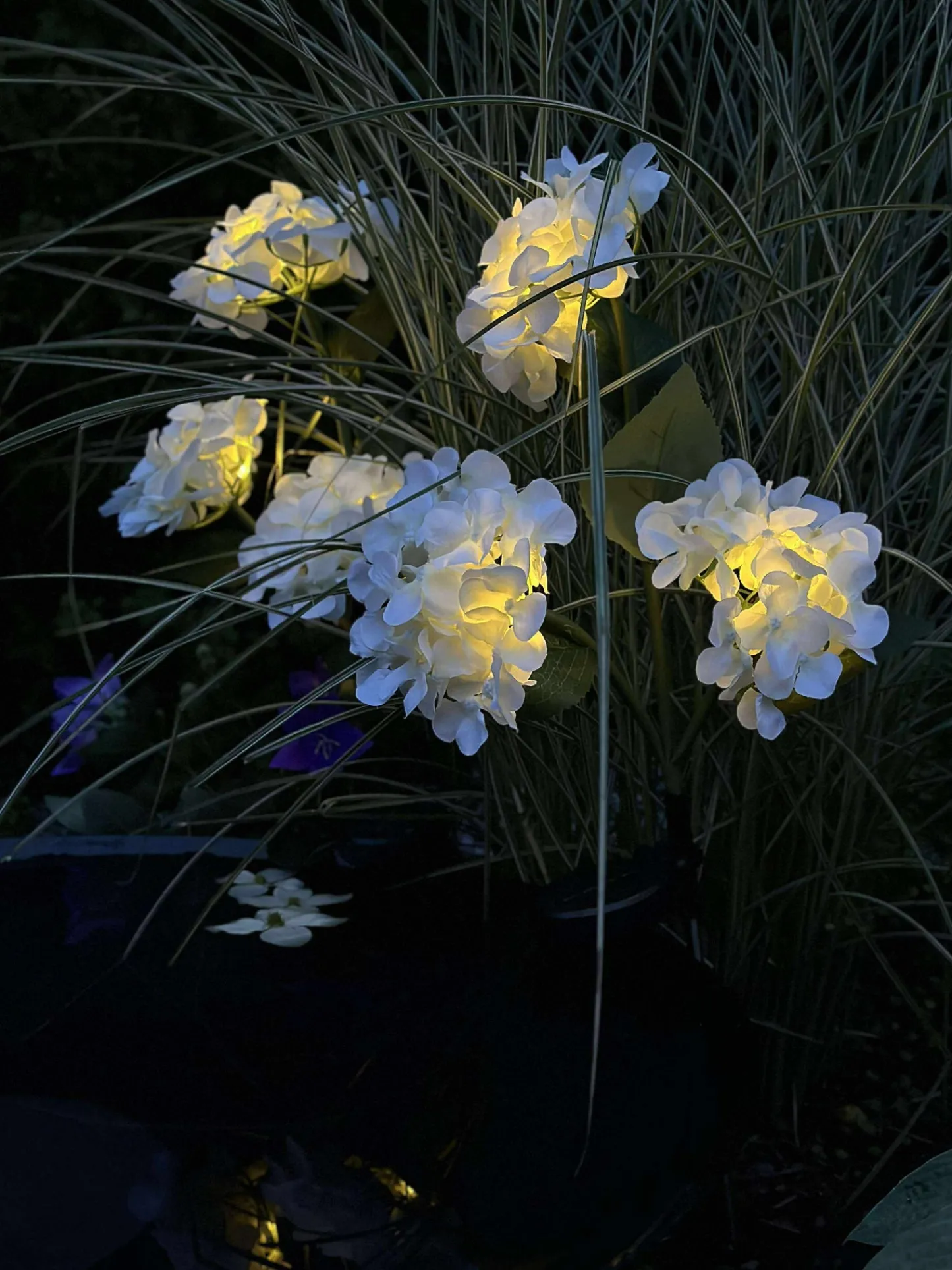 VIAMAJA Hortensia med solceller - Hvid Outlet