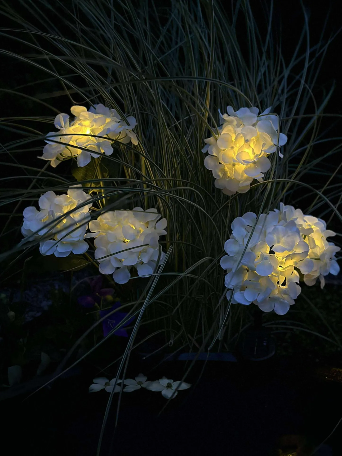 VIAMAJA Hortensia med solceller - Hvid Outlet