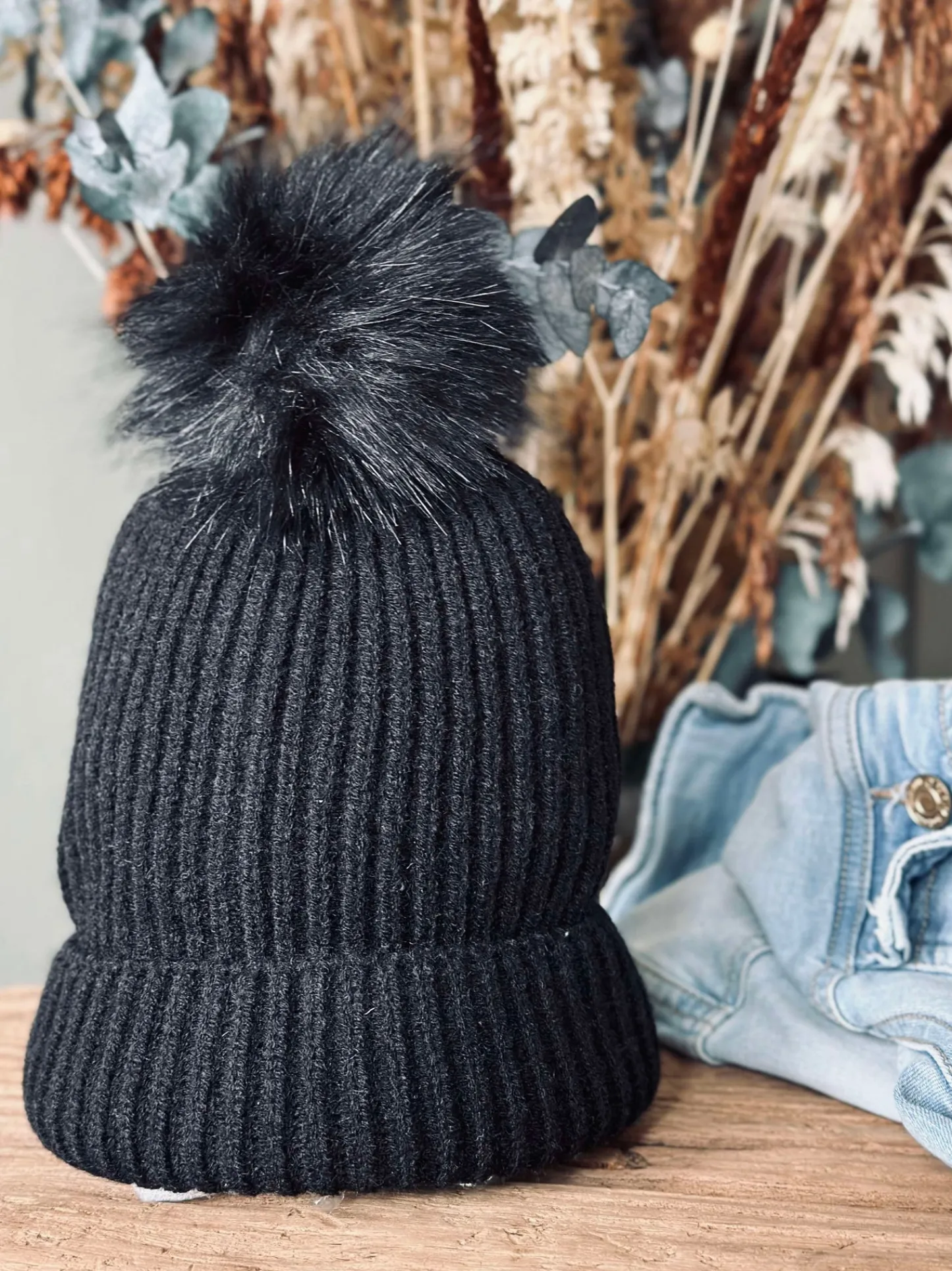 VIAMAJA Hue med kvast - Black Discount
