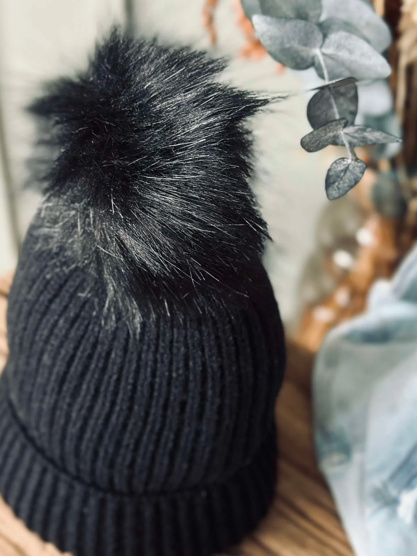 VIAMAJA Hue med kvast - Black Discount