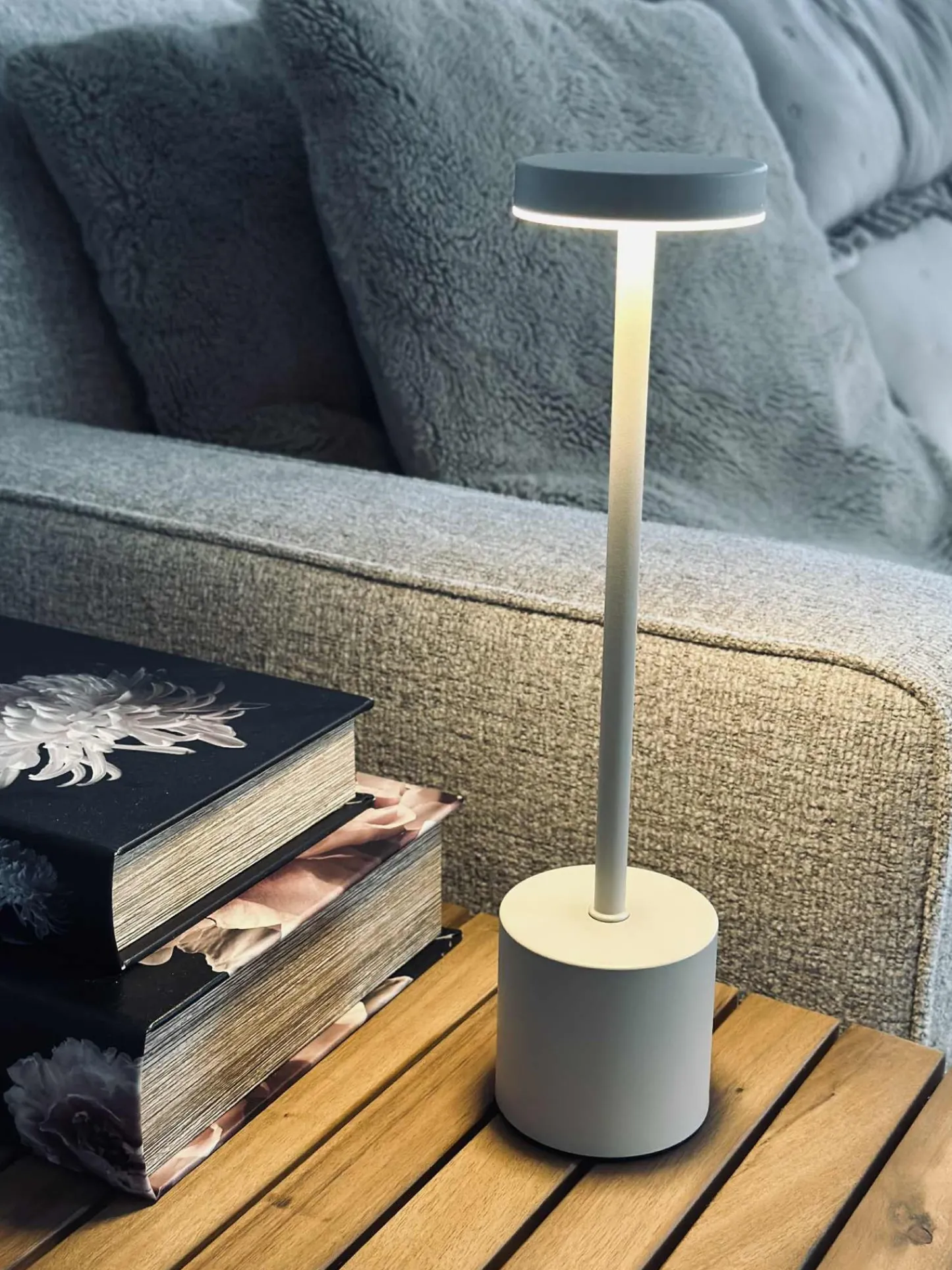 VIAMAJA LED bordlampe KELLY Creme - genopladelig New