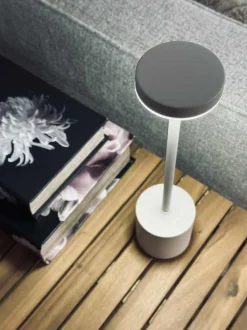 VIAMAJA LED bordlampe KELLY Creme - genopladelig New