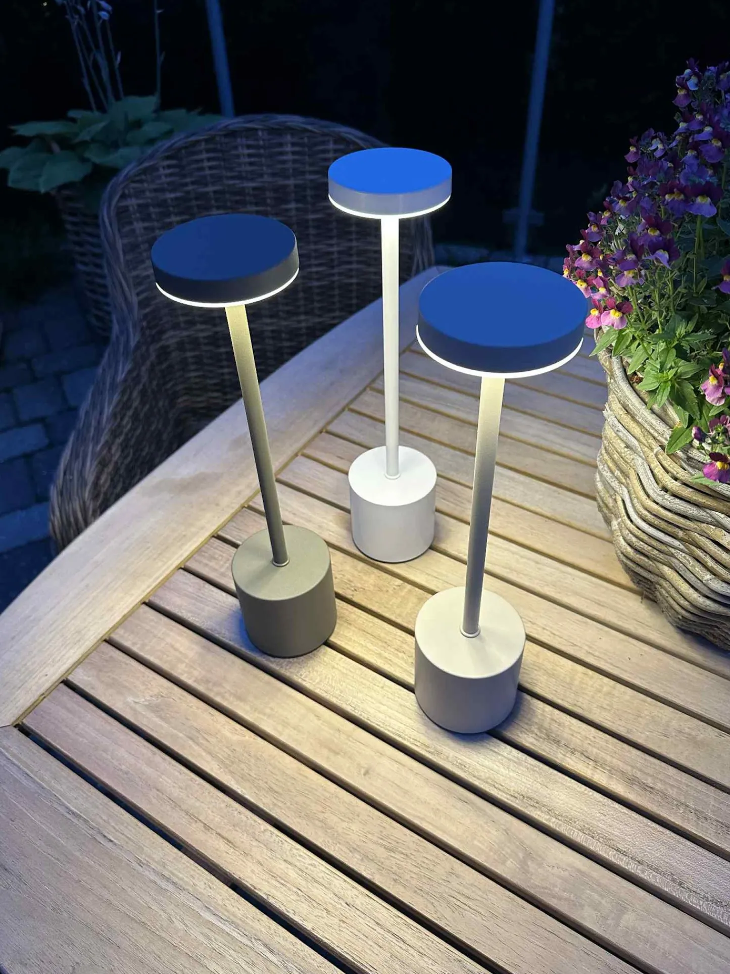 VIAMAJA LED bordlampe KELLY Hvid - genopladelig Online