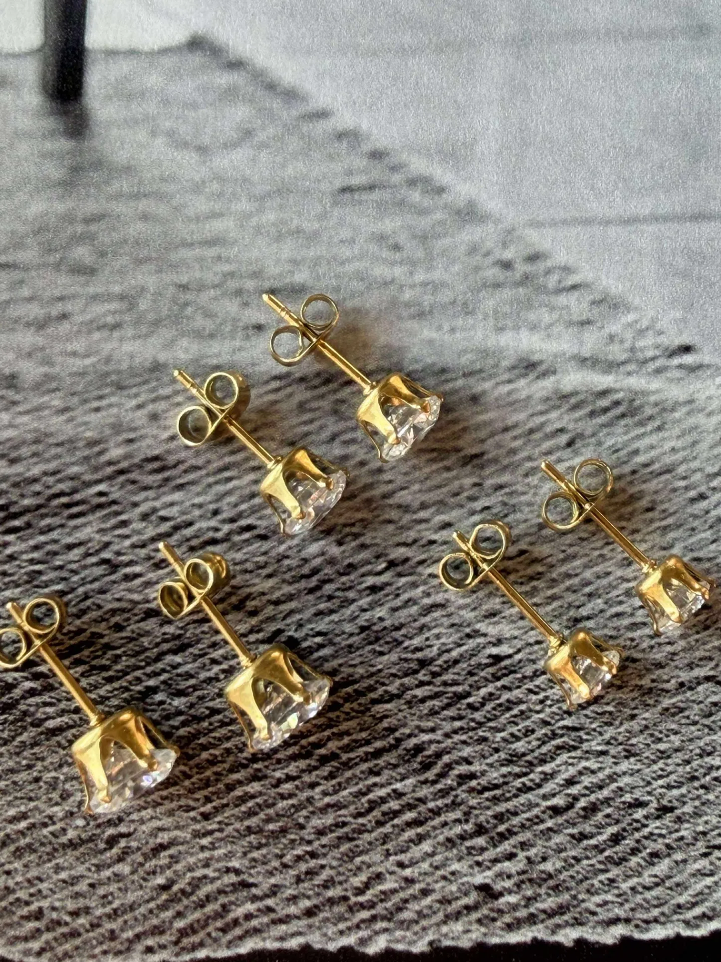 VIAMAJA Mix box med 6 øreringe - Riva 18k forgyldt Outlet