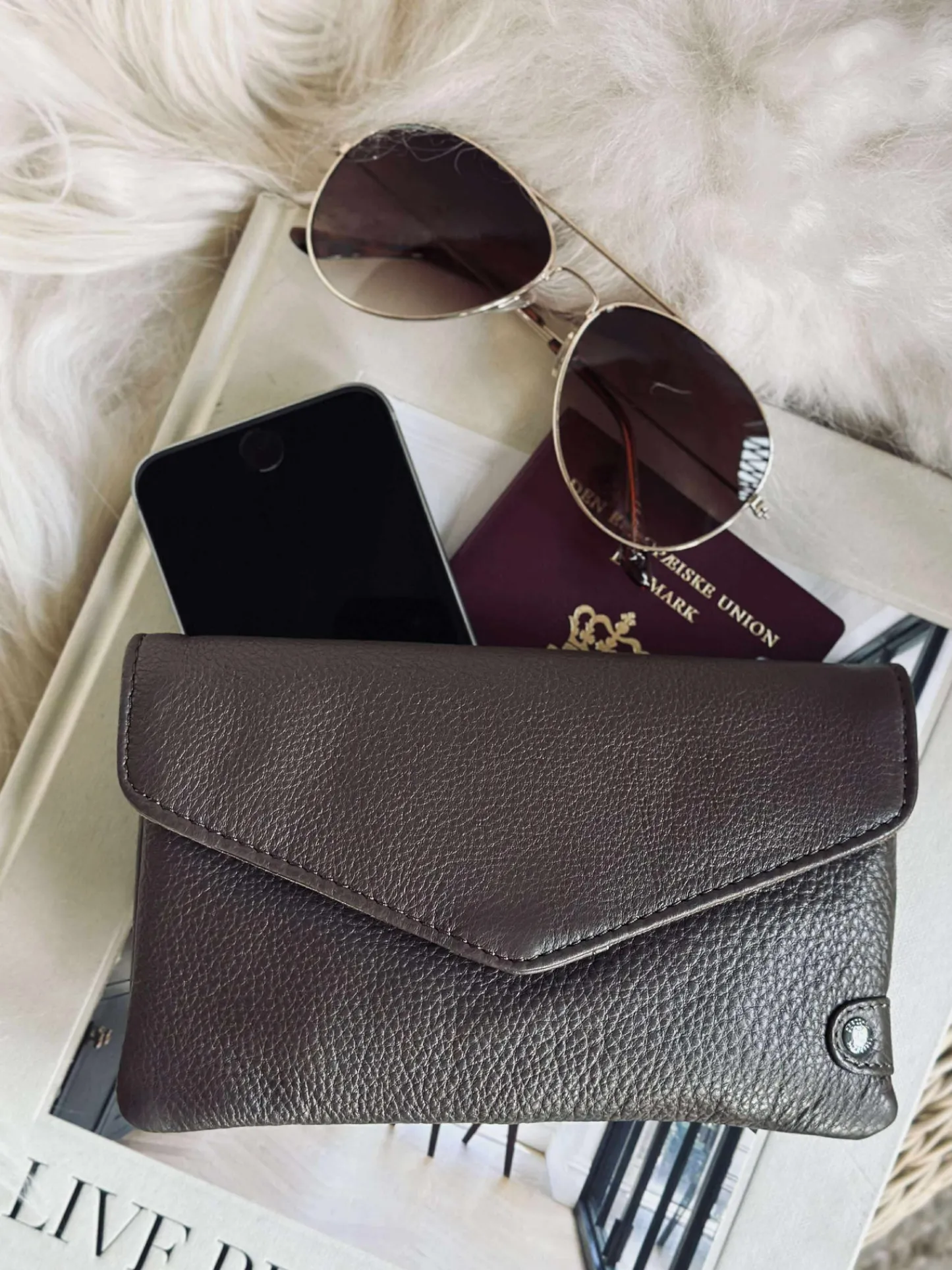 VIAMAJA Pung Aura - Dark Taupe Online