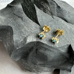 VIAMAJA Ørestikker GIA – Blue 18K forgyldt